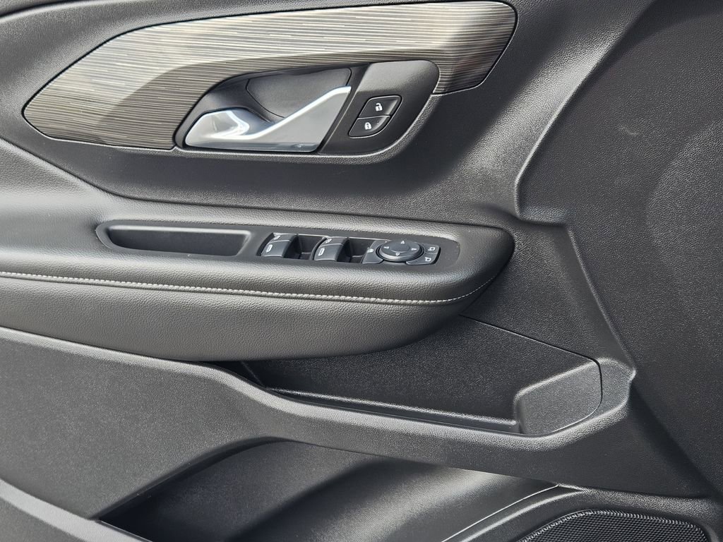 Used 2024 GMC Terrain SLE image 18