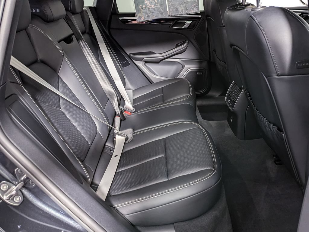 Used 2025 Porsche Macan AWD/4WD image 41