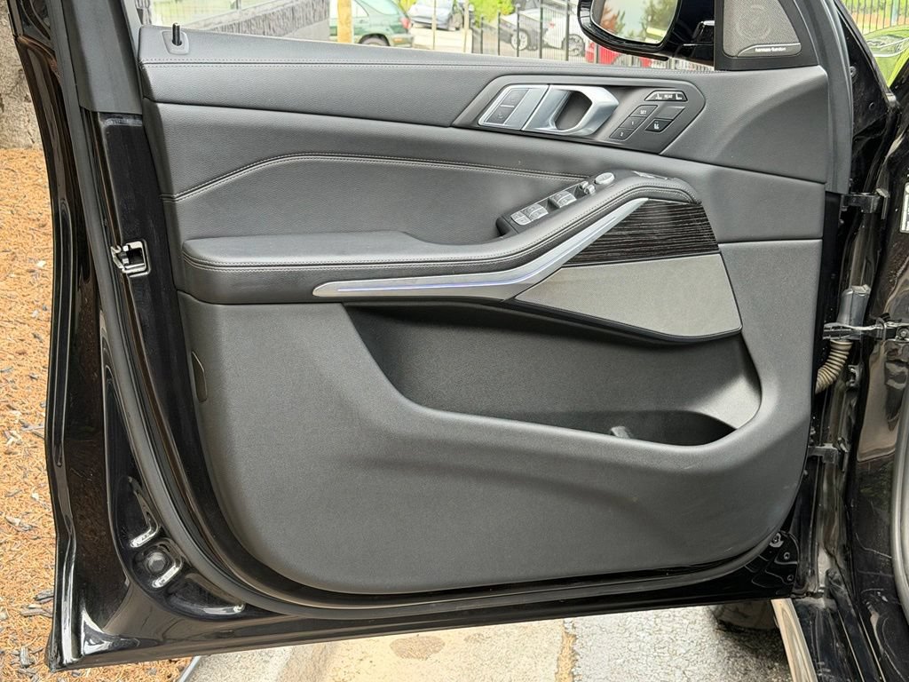 Used 2020 BMW X7 M50i AWD/4WD image 29