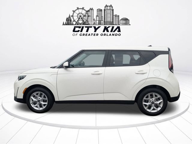 Certified 2025 Kia Soul LX w/ LX Technology Package FWD image 2