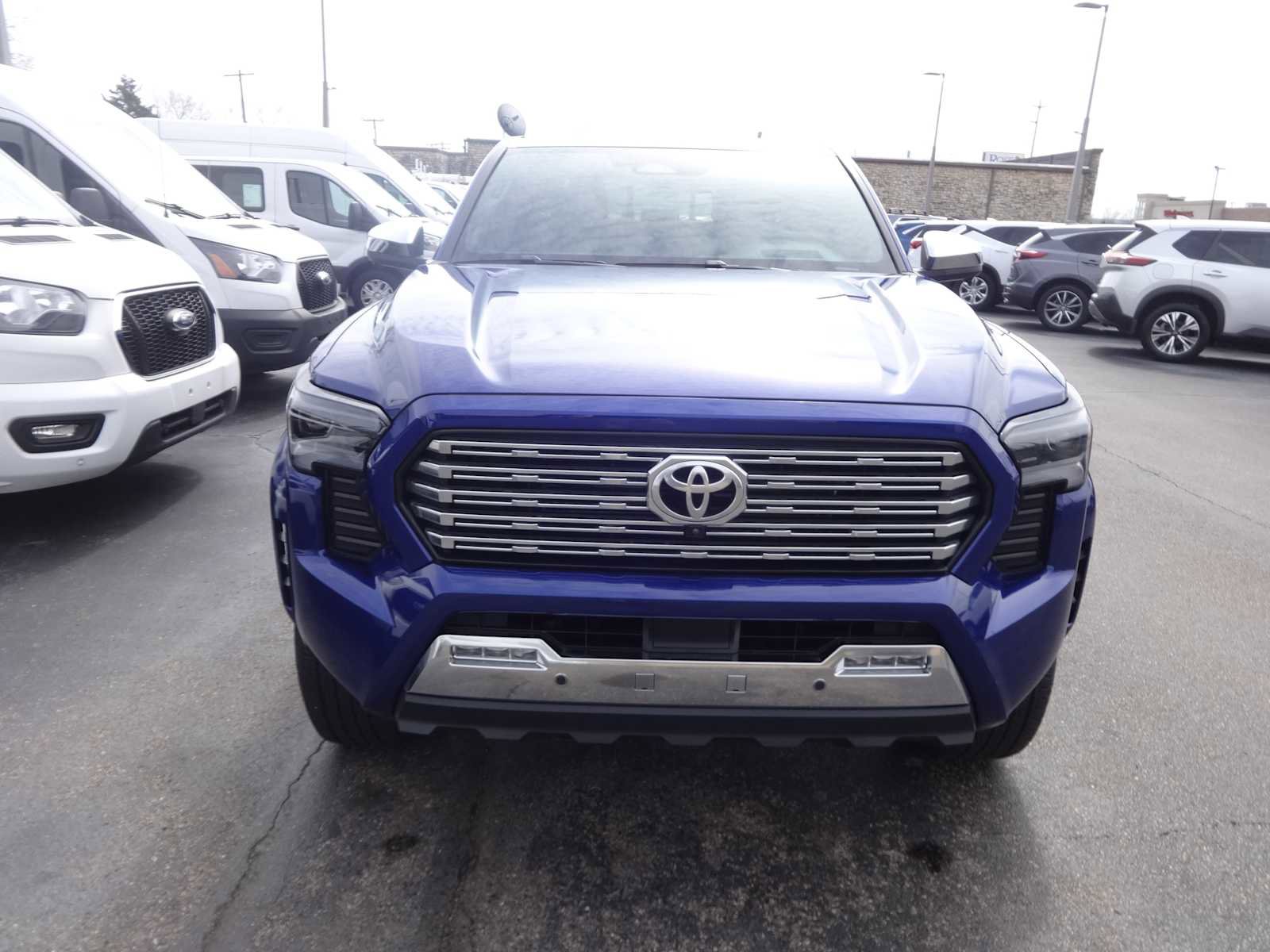 Used 2024 Toyota Tacoma Limited w/ Limited Package (LT) image 2