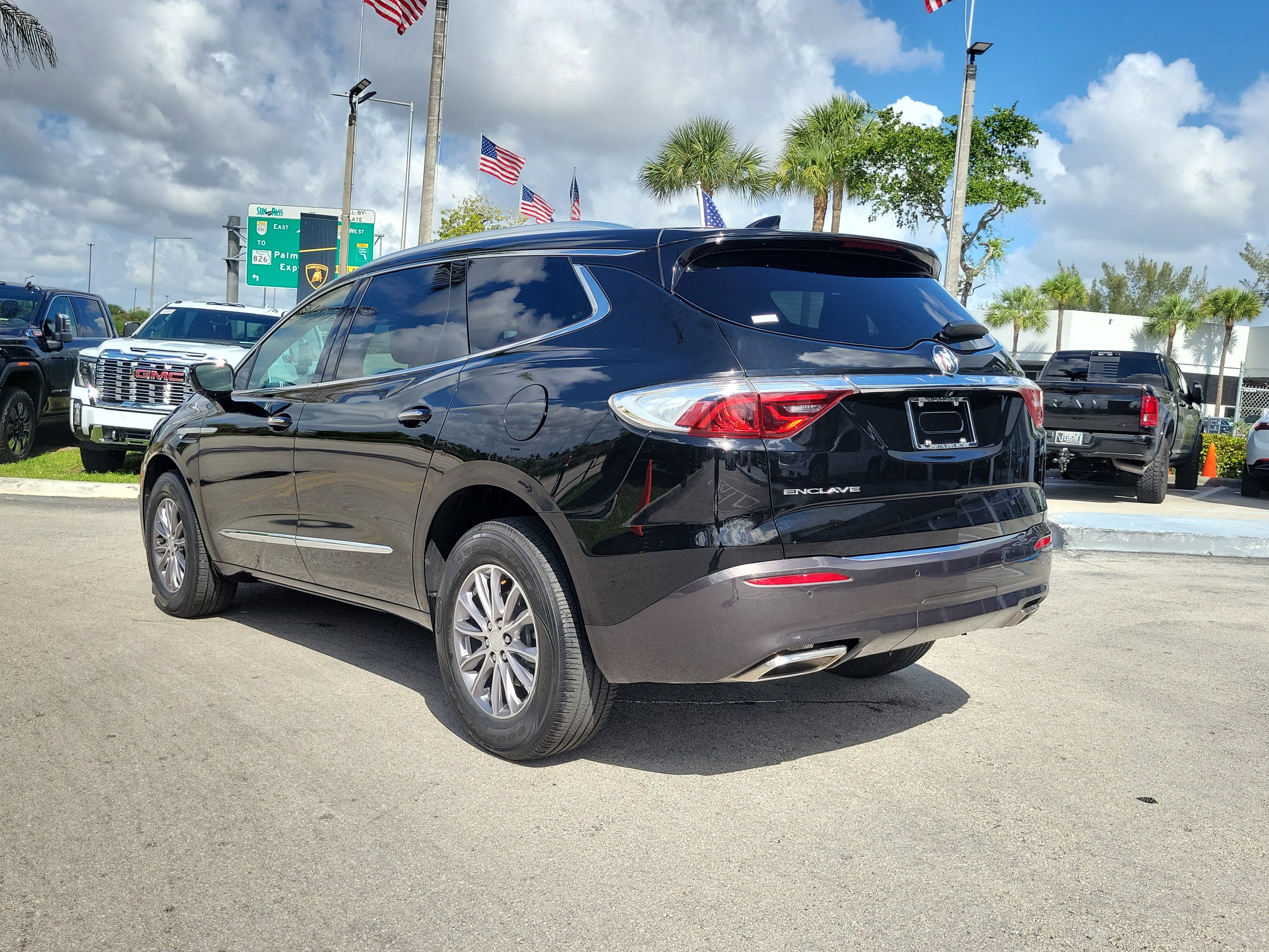 Used 2022 Buick Enclave Essence FWD image 7
