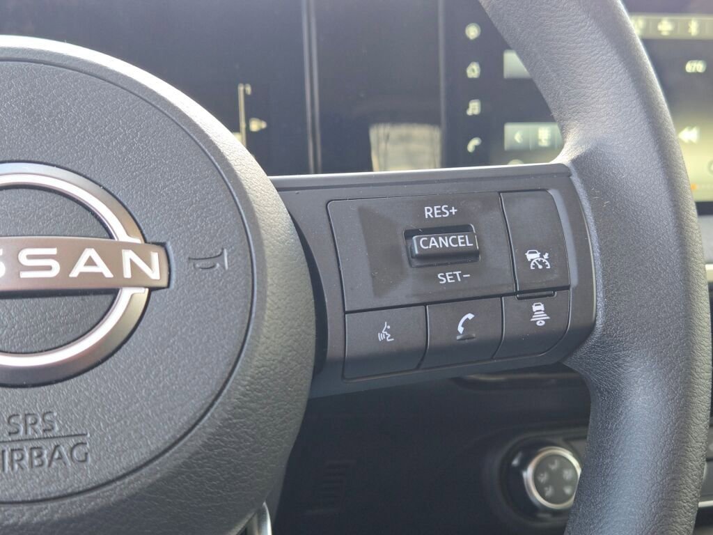 Used 2025 Nissan Kicks SV AWD/4WD image 28