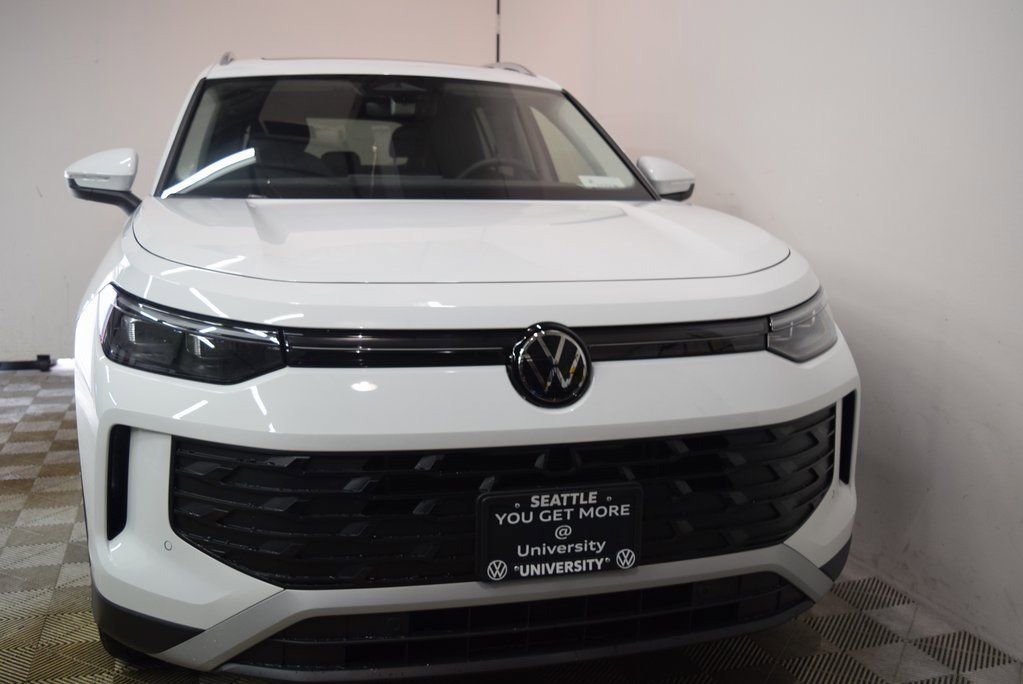New 2025 Volkswagen Tiguan SE image 2
