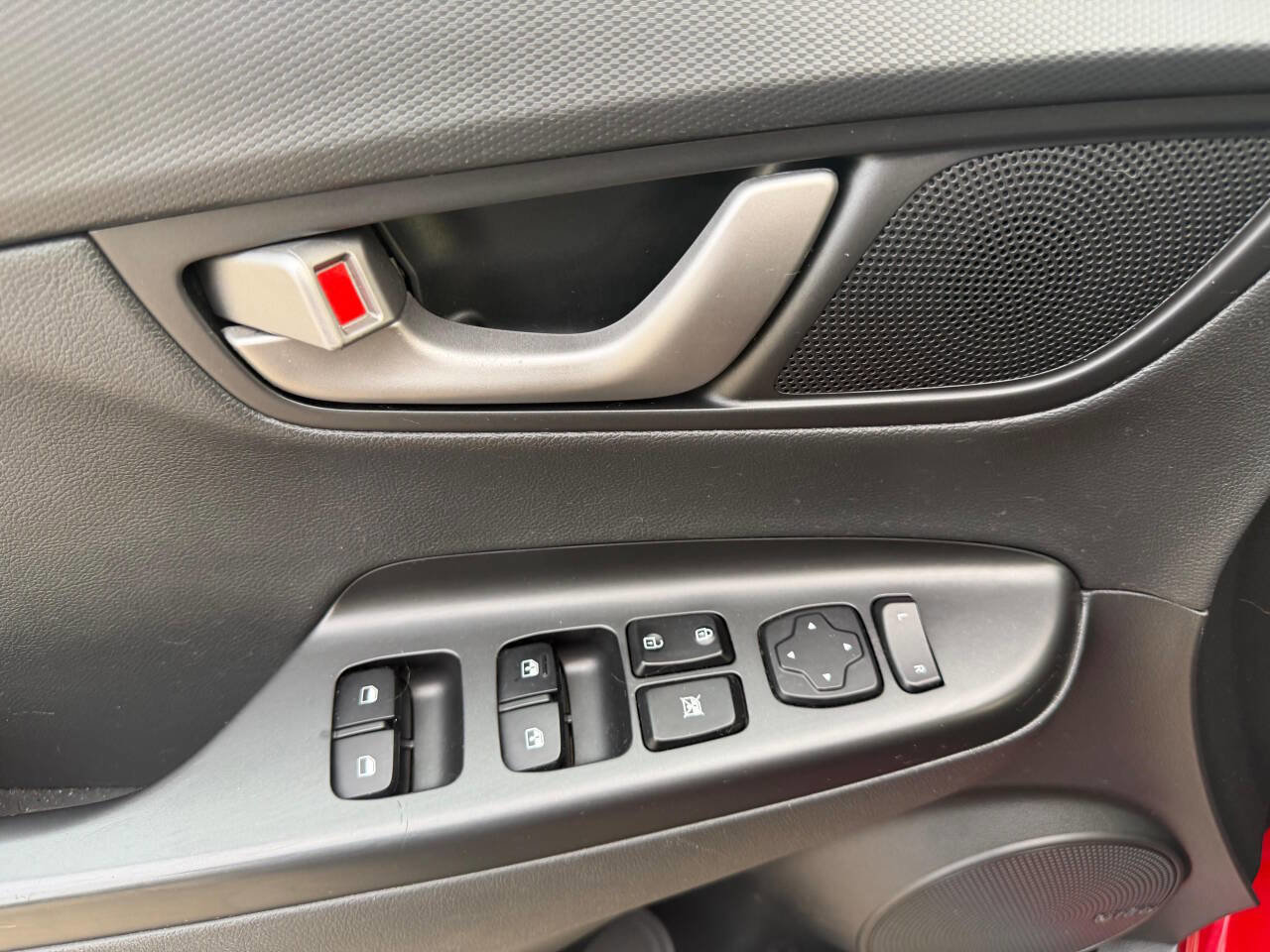 Used 2021 Hyundai Kona Limited AWD/4WD image 35