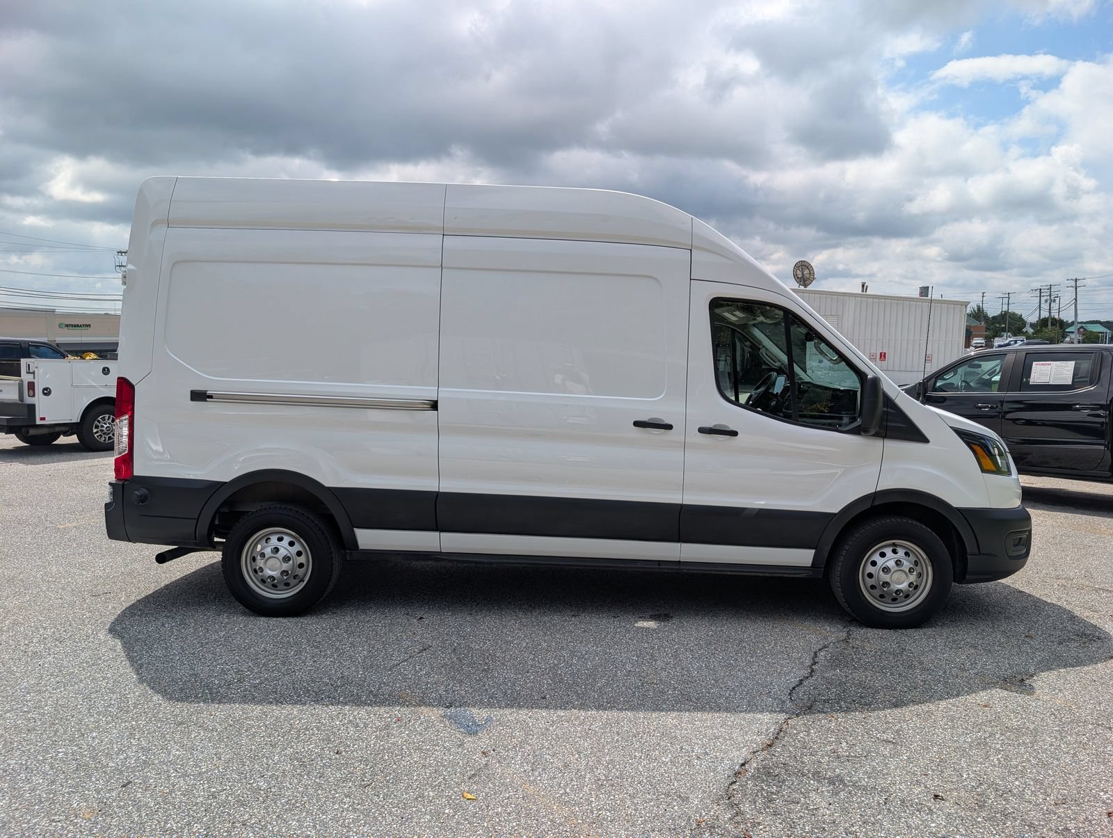 Used 2024 Ford Transit 250 148 High Roof AWD image 2