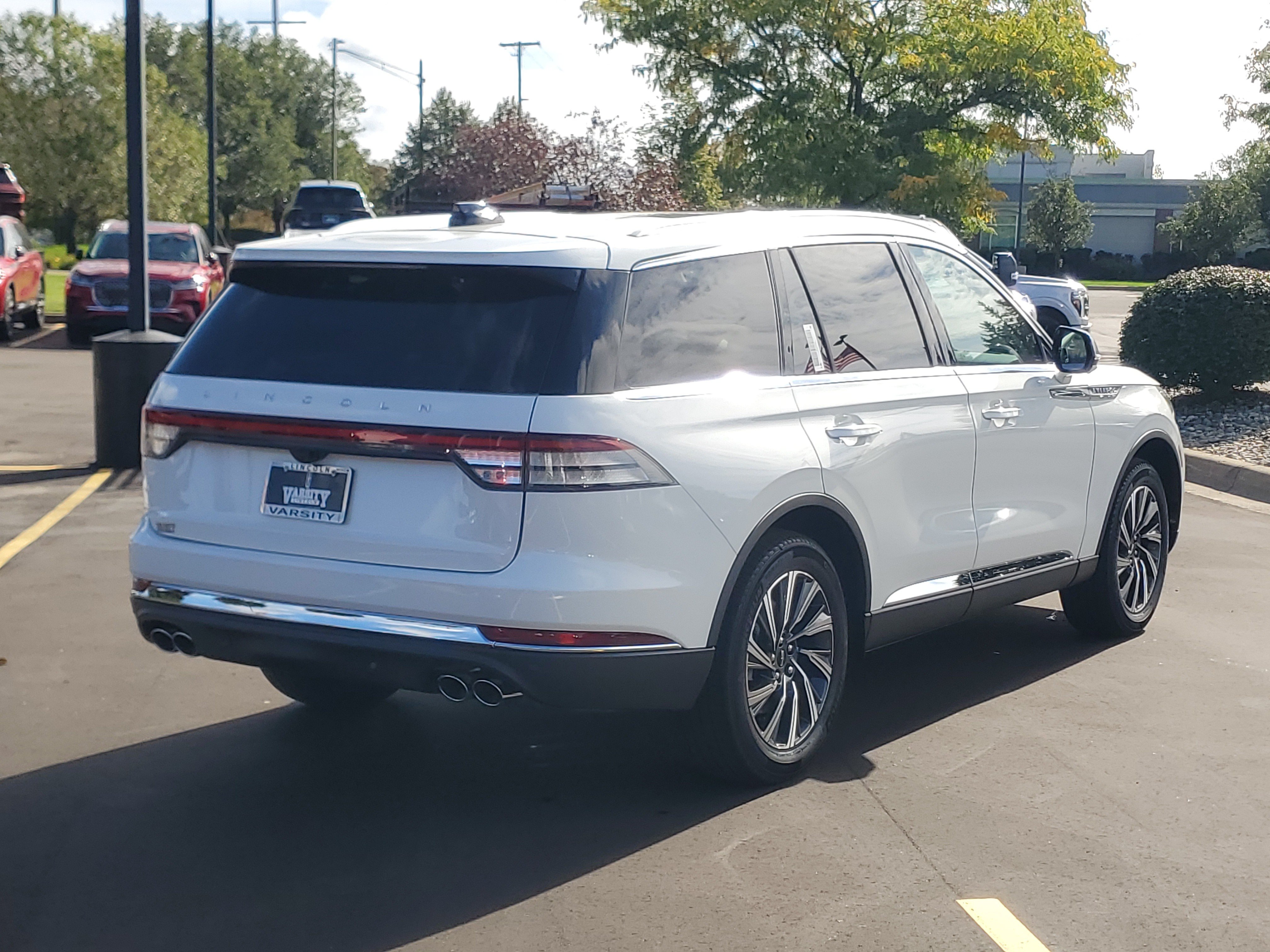 New 2026 Lincoln Aviator AWD image 4