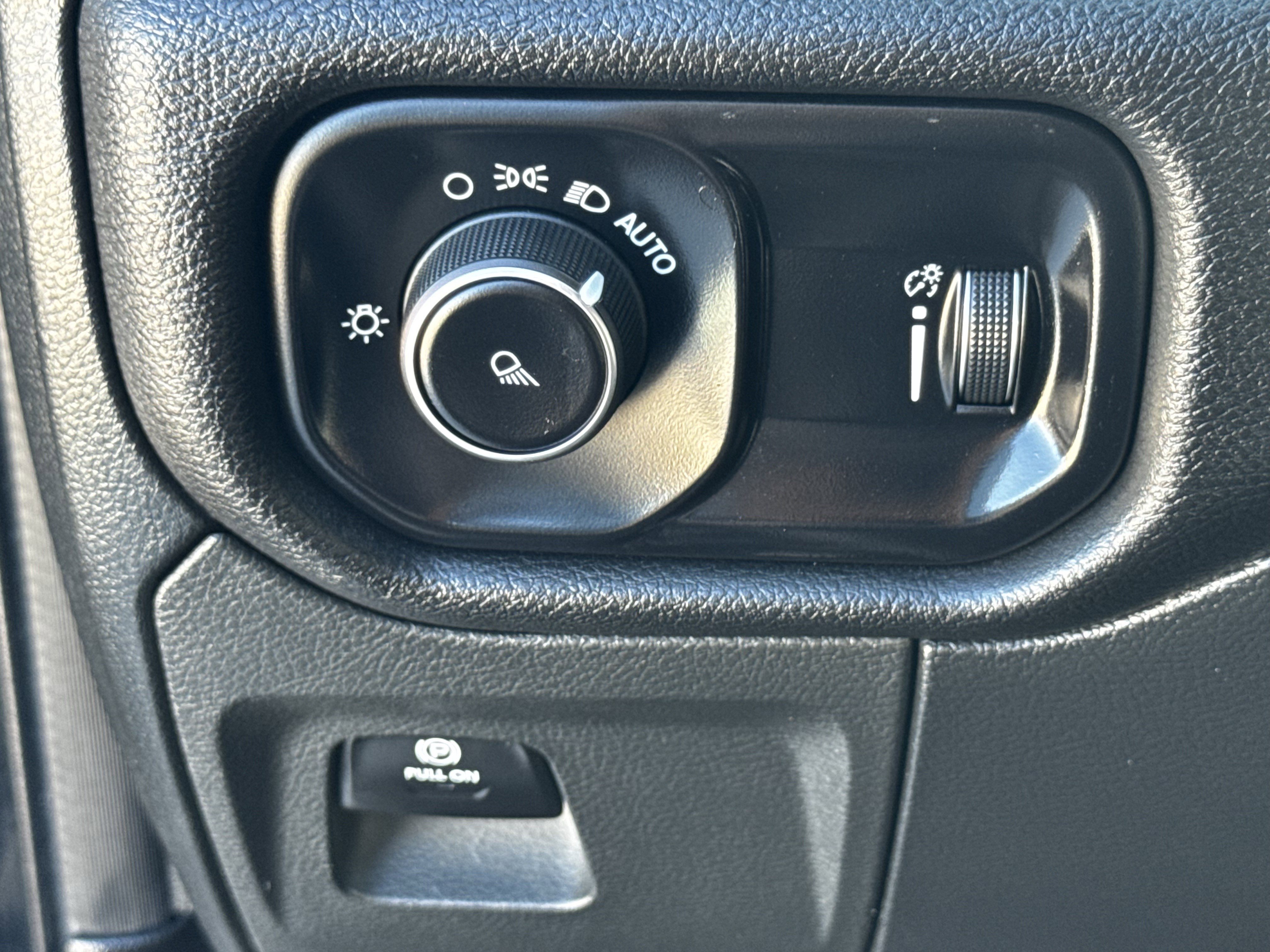 Used 2024 RAM 1500 Laramie image 27