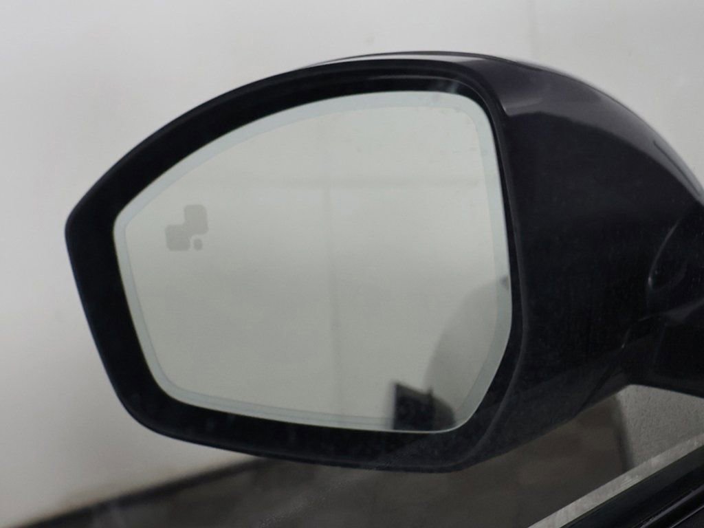 Used 2022 Land Rover Range Rover Evoque SE image 36