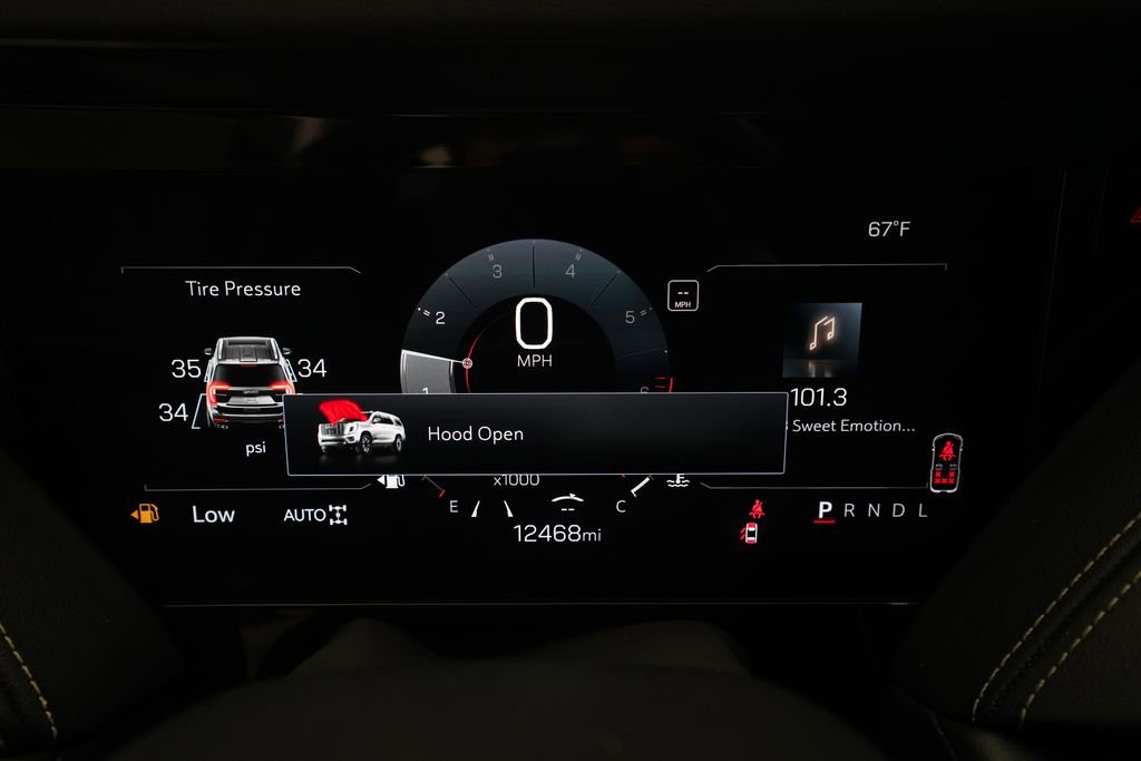 Used 2025 GMC Yukon Elevation w/ LPO, Elevation Black Package image 2