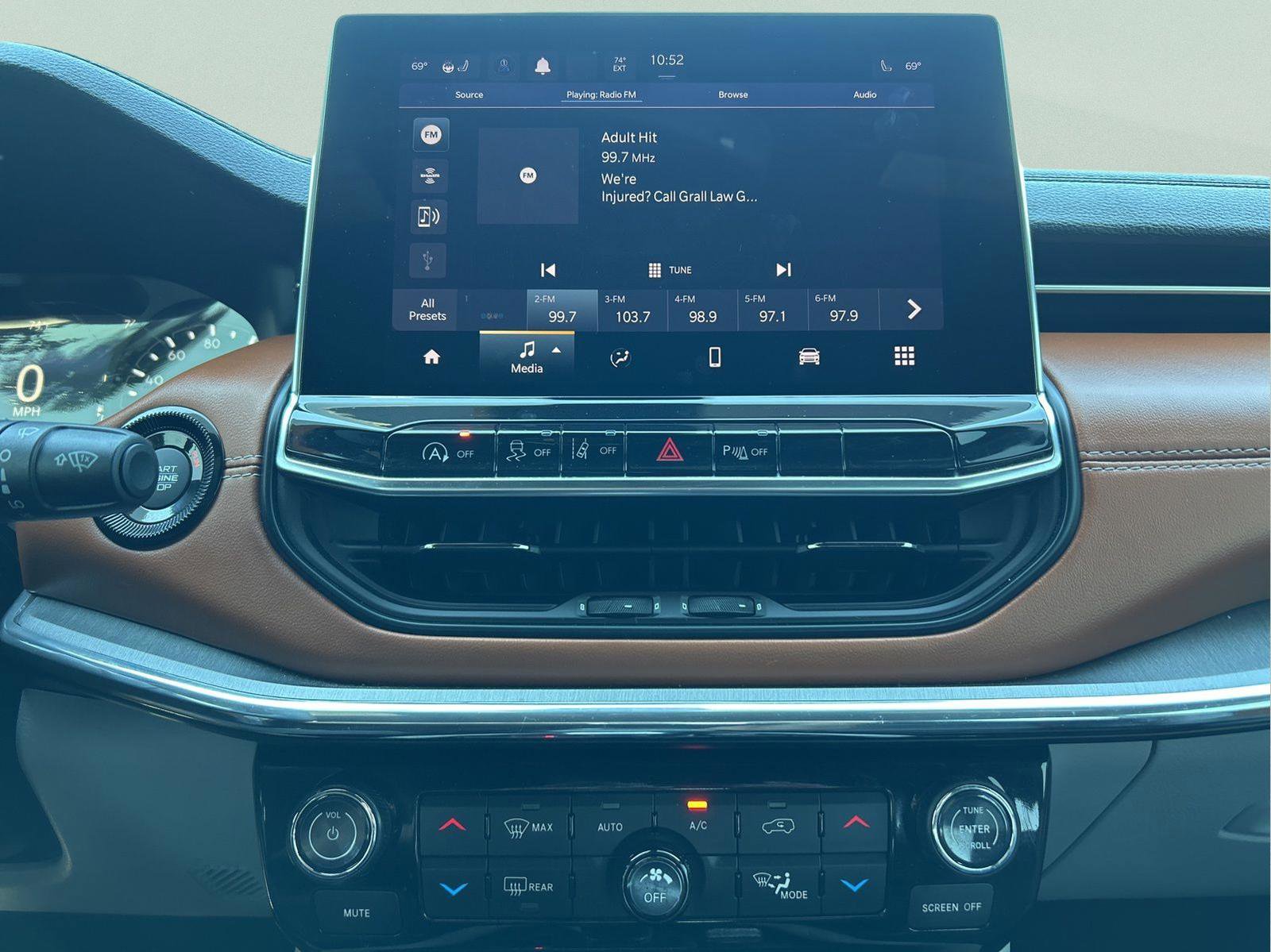 Certified 2023 Jeep Compass Limited w/ Sun and Sound Group image 25