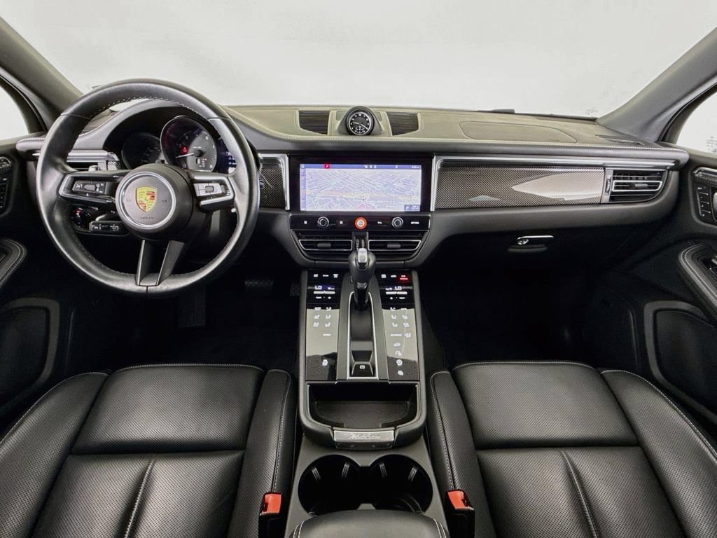 Certified 2024 Porsche Macan AWD/4WD image 11