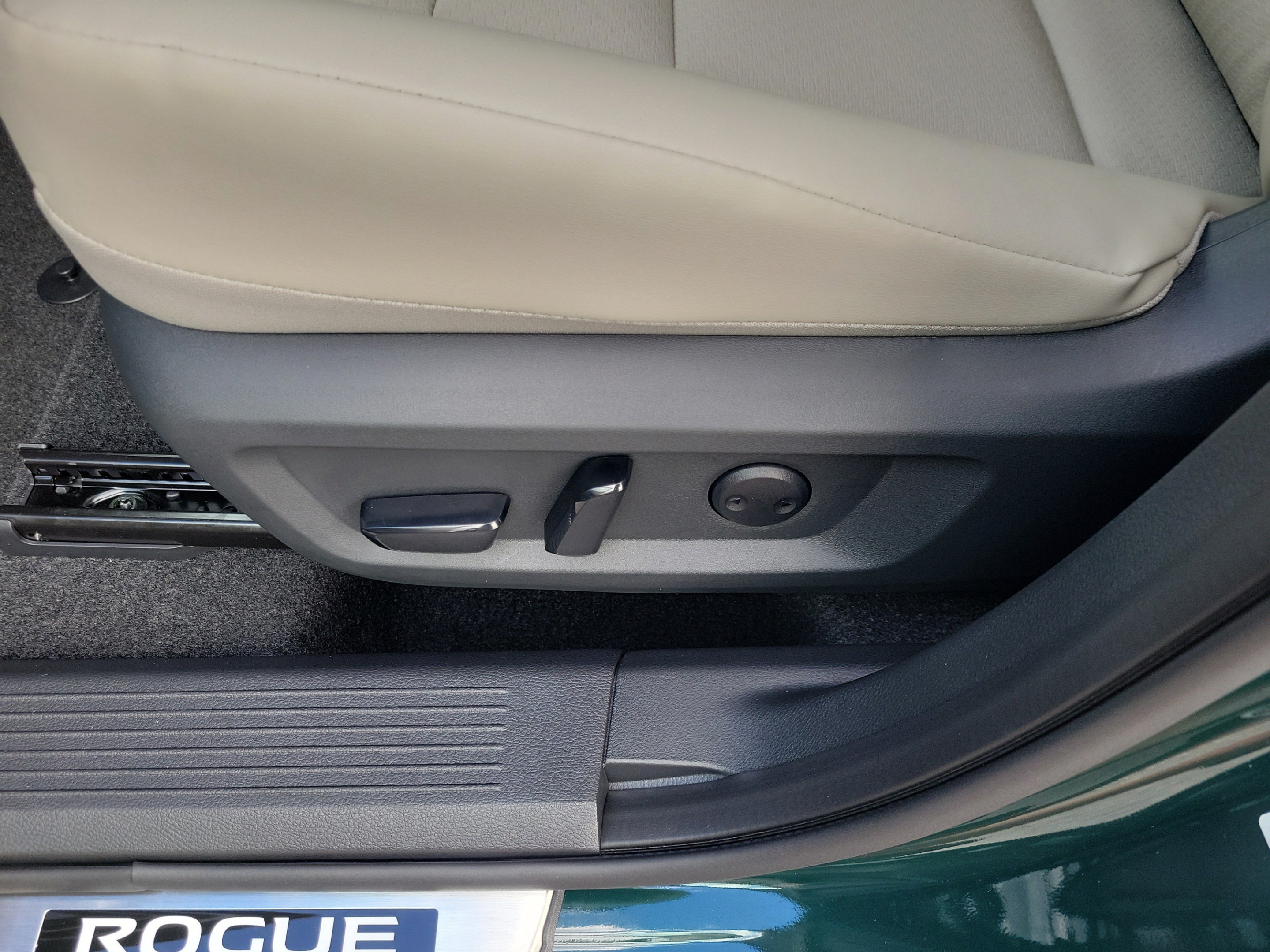 New 2026 Nissan Rogue Dark Armor FWD image 18