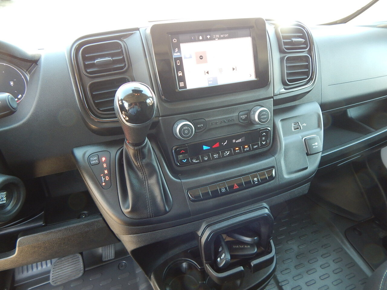Used 2025 RAM ProMaster 2500 w/ U-Haul Equipment Group FWD image 22
