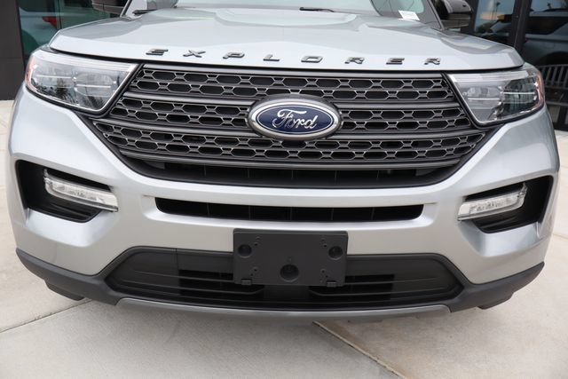 Used 2023 Ford Explorer XLT w/ Equipment Group 202A AWD/4WD image 19