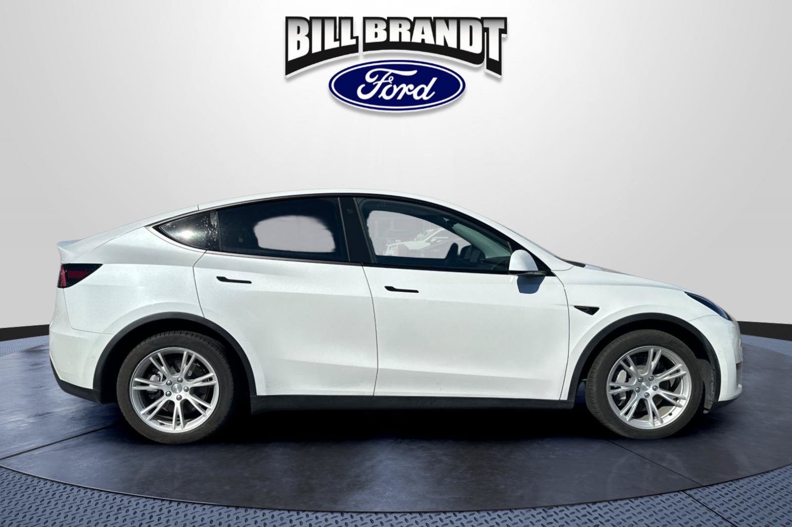 Used 2022 Tesla Model Y Long Range AWD/4WD image 2