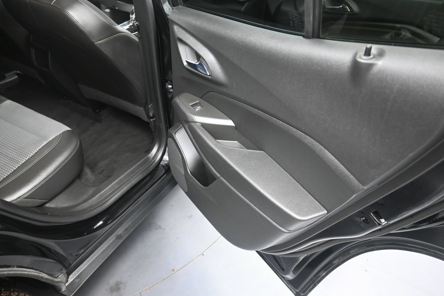 Used 2024 Chevrolet Trax LT FWD image 39