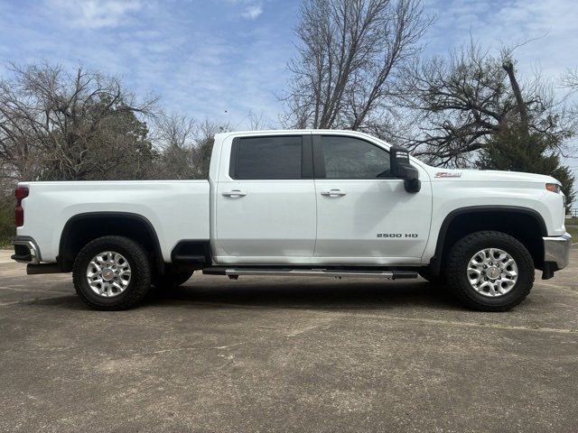 Used 2023 Chevrolet Silverado 2500 LT w/ Convenience Package image 2