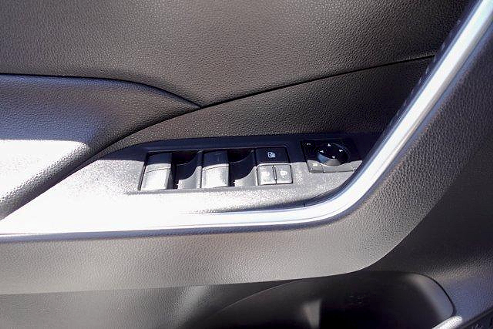 Used 2023 Toyota RAV4 LE AWD/4WD image 12