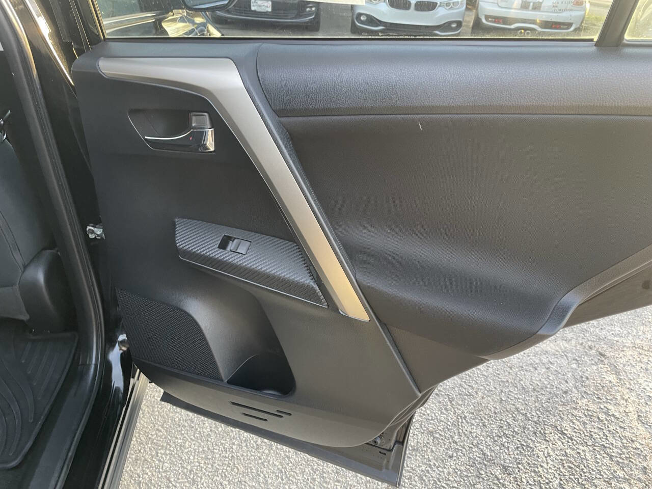 Used 2015 Toyota RAV4 XLE image 17