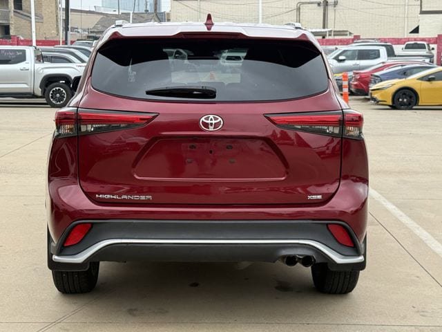 Used 2022 Toyota Highlander XSE FWD image 5