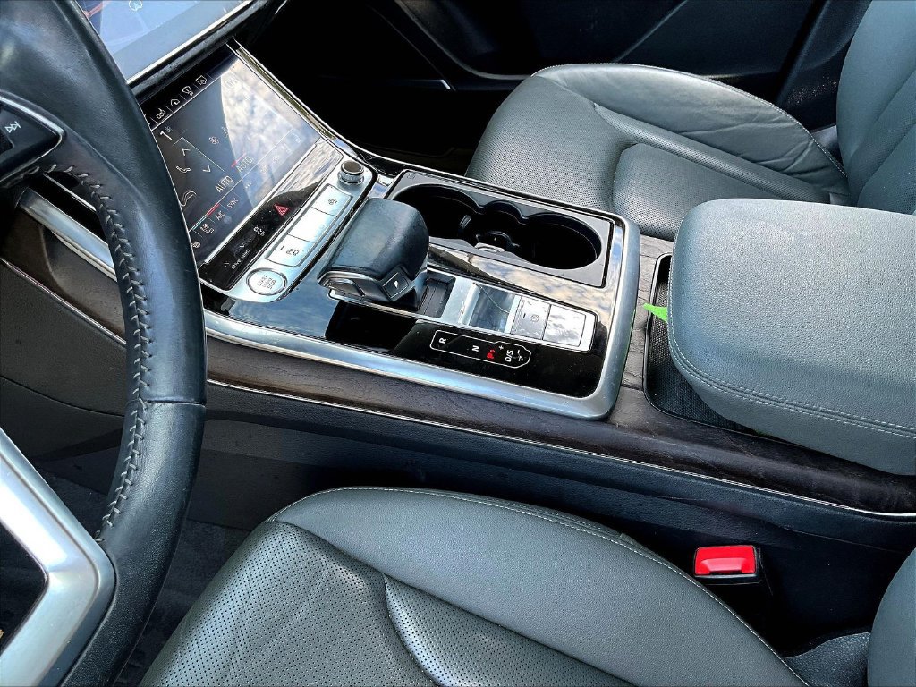 Used 2019 Audi Q8 Prestige w/ Adaptive Chassis Package AWD/4WD image 18