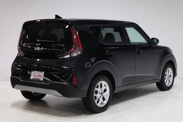Used 2025 Kia Soul LX w/ LX Technology Package FWD image 8