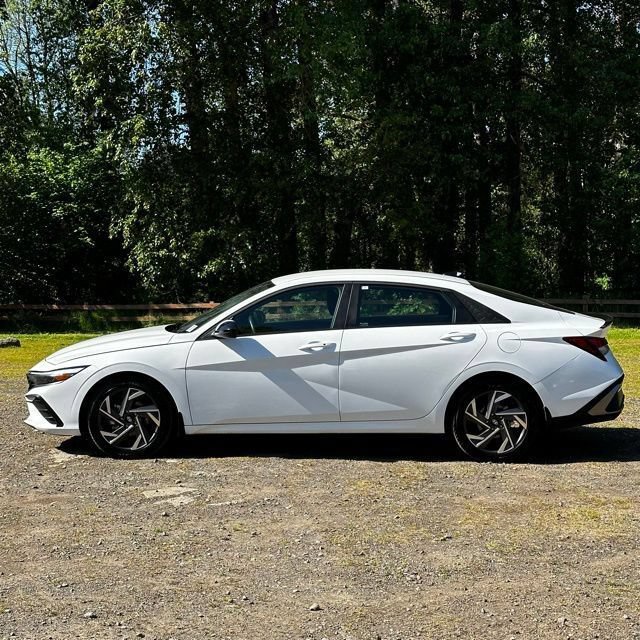 Certified 2025 Hyundai Elantra Sport FWD image 6