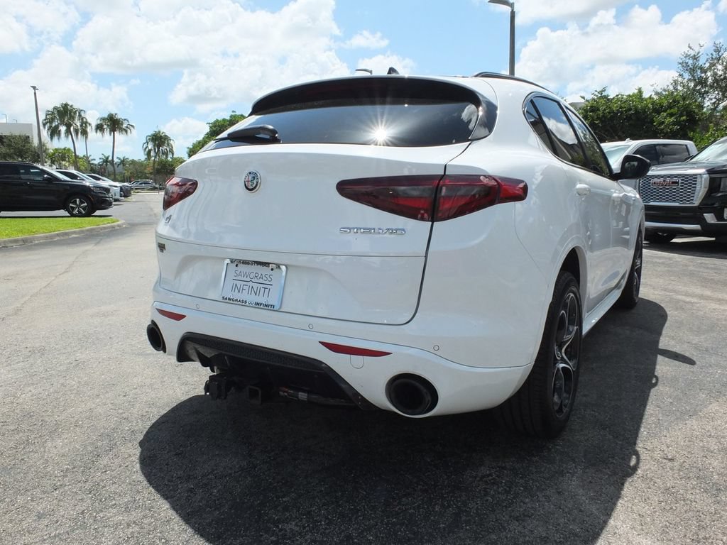 Used 2023 Alfa Romeo Stelvio Veloce AWD/4WD image 9