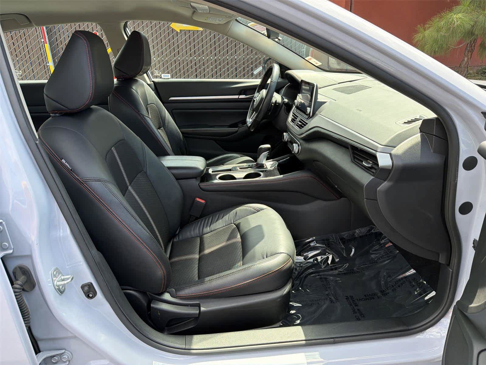 Used 2024 Nissan Altima 2.5 SR FWD image 15