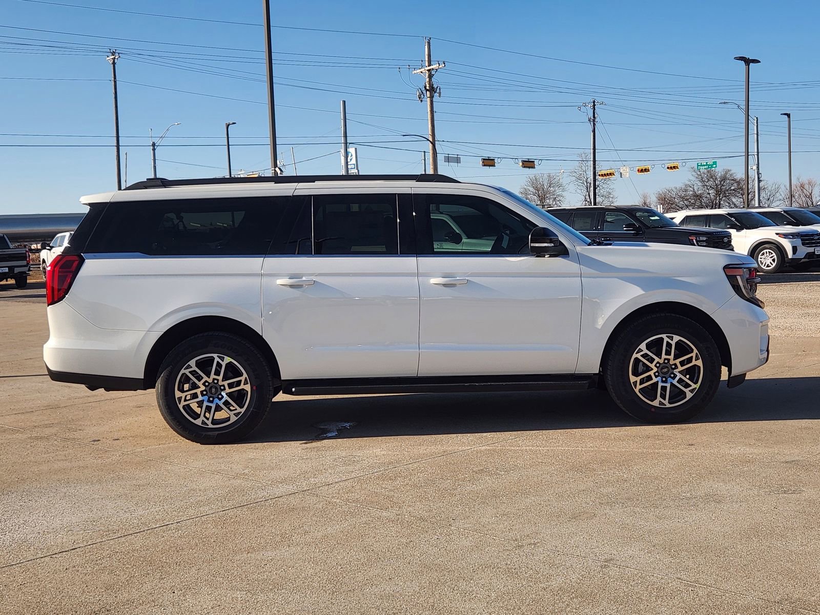 New 2026 Ford Expedition Active image 7