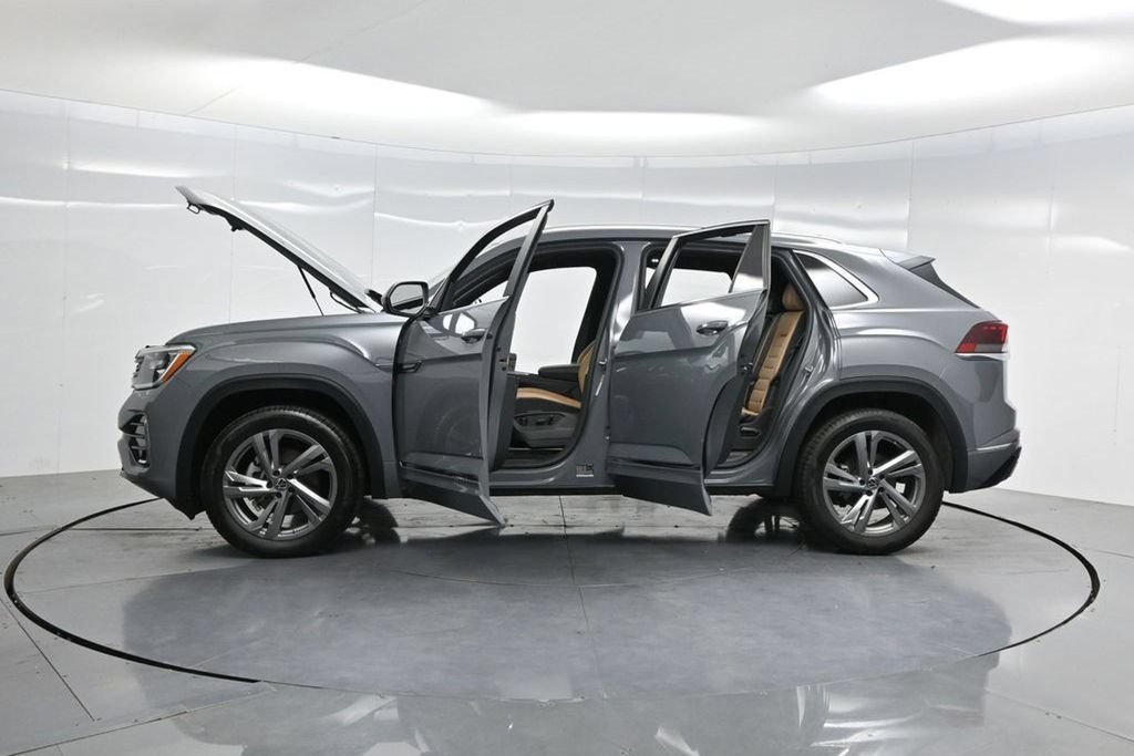 Used 2024 Volkswagen Atlas Cross Sport SEL R-Line AWD/4WD image 57