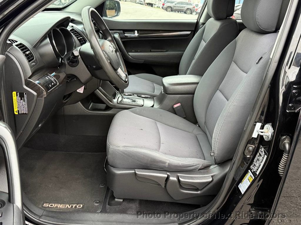 Used 2013 Kia Sorento LX w/ Convenience Pkg image 7