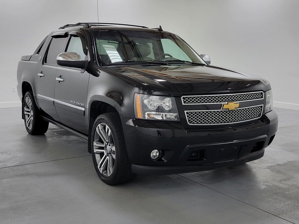 Used 2013 Chevrolet Avalanche LTZ AWD/4WD image 2