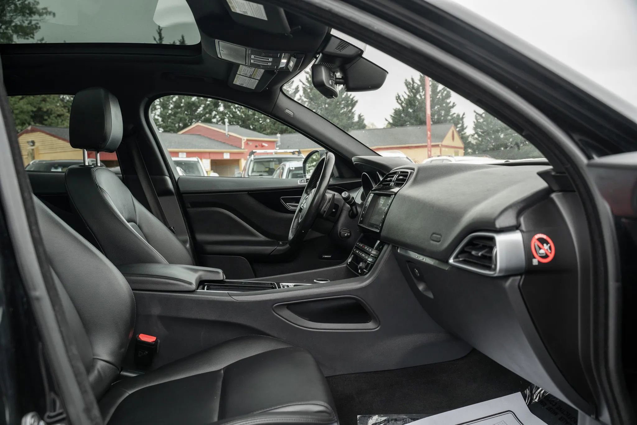 Used 2018 Jaguar F-PACE Premium AWD/4WD image 13