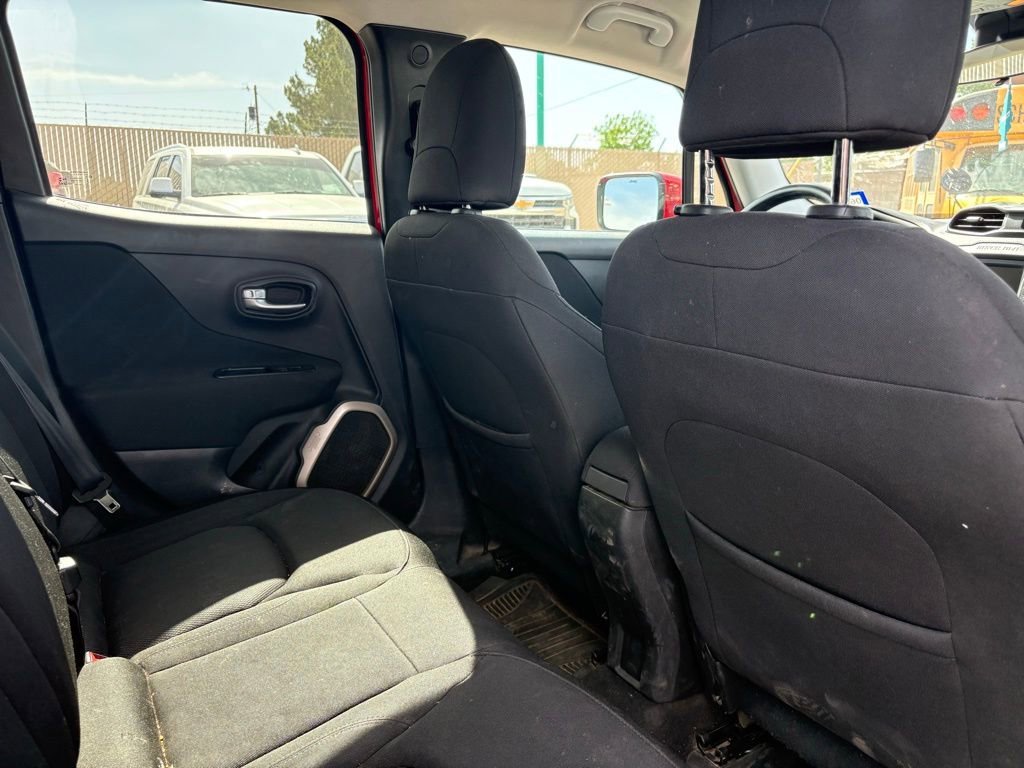 Used 2017 Jeep Renegade Latitude FWD image 7