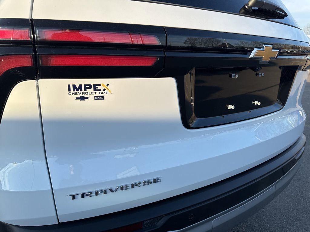 Used 2026 Chevrolet Traverse LT w/ Driver Confidence Package image 32