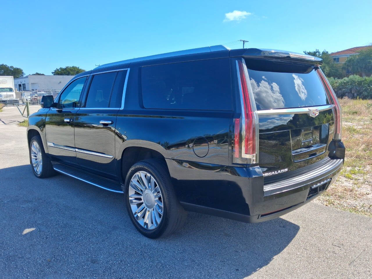 Used 2015 Cadillac Escalade ESV Platinum AWD/4WD image 5