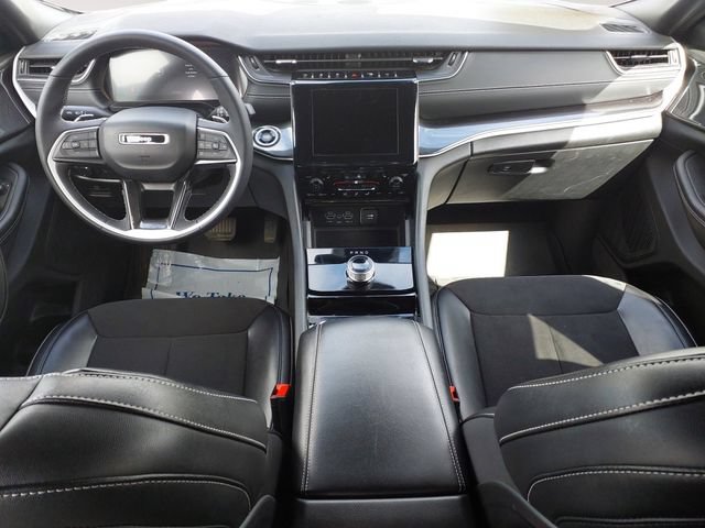 Used 2023 Jeep Grand Cherokee Altitude AWD/4WD image 10