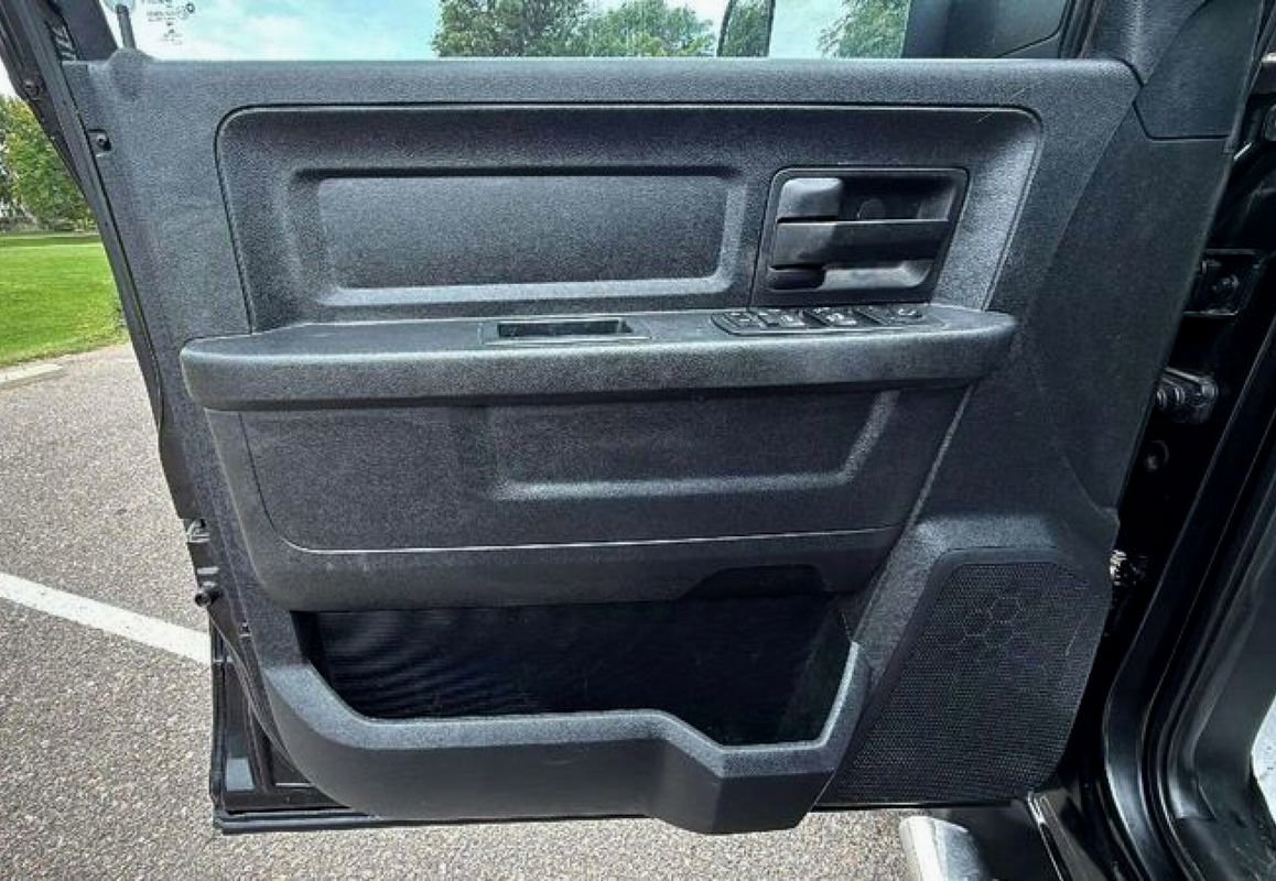 Used 2017 RAM 1500 Express image 17