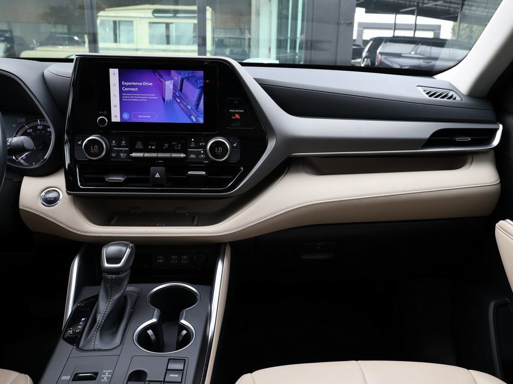 Used 2023 Toyota Highlander XLE image 22
