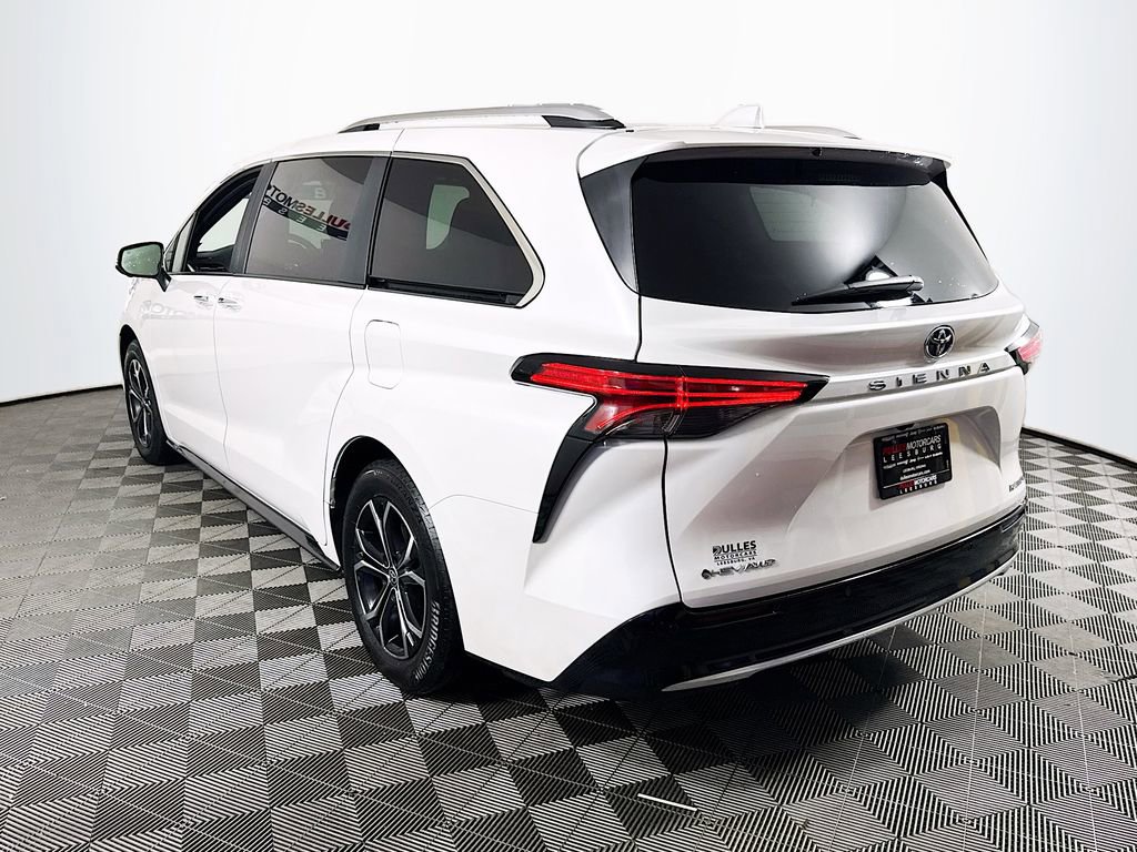 Used 2025 Toyota Sienna Platinum image 5