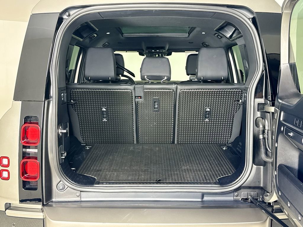 Used 2025 Land Rover Defender 110 X-Dynamic SE AWD/4WD image 24