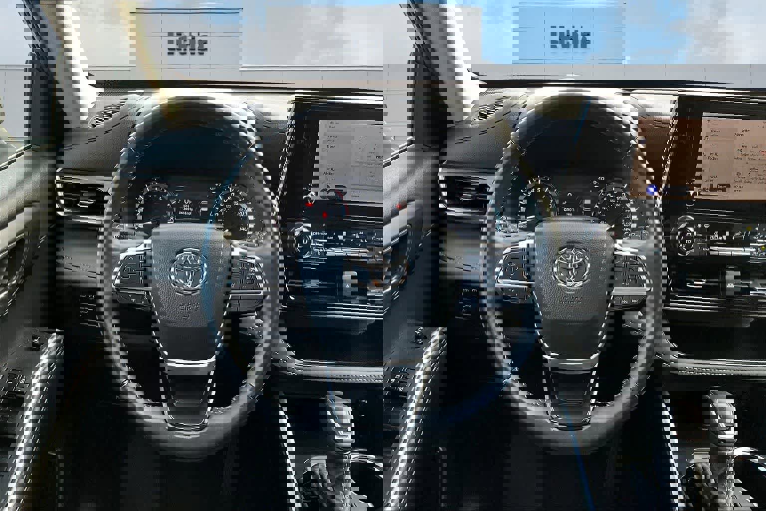 Used 2024 Toyota Highlander LE image 15