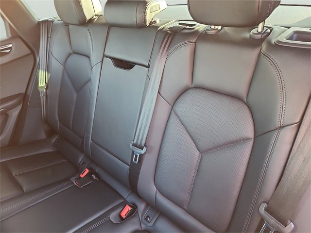 Used 2023 Porsche Macan Turbo image 9