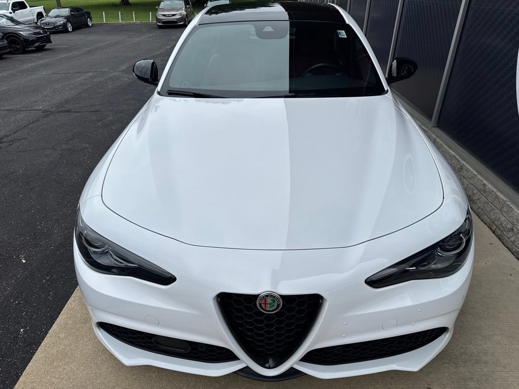 Used 2023 Alfa Romeo Giulia Veloce AWD/4WD image 9