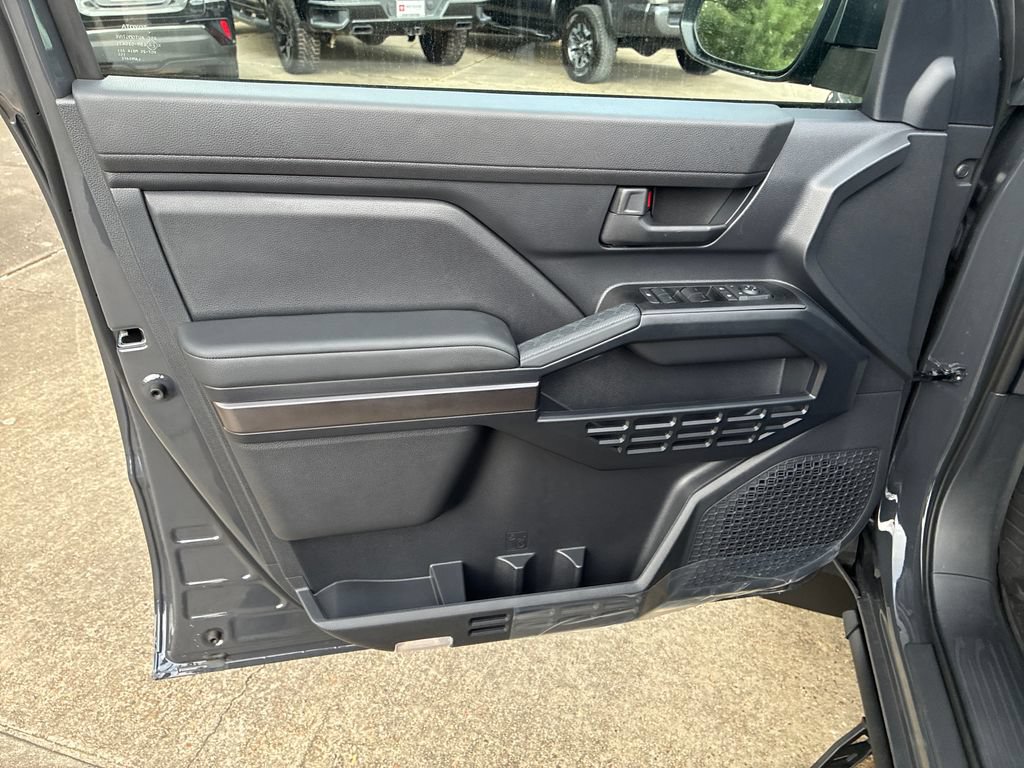 New 2026 Toyota 4Runner SR5 AWD/4WD image 14