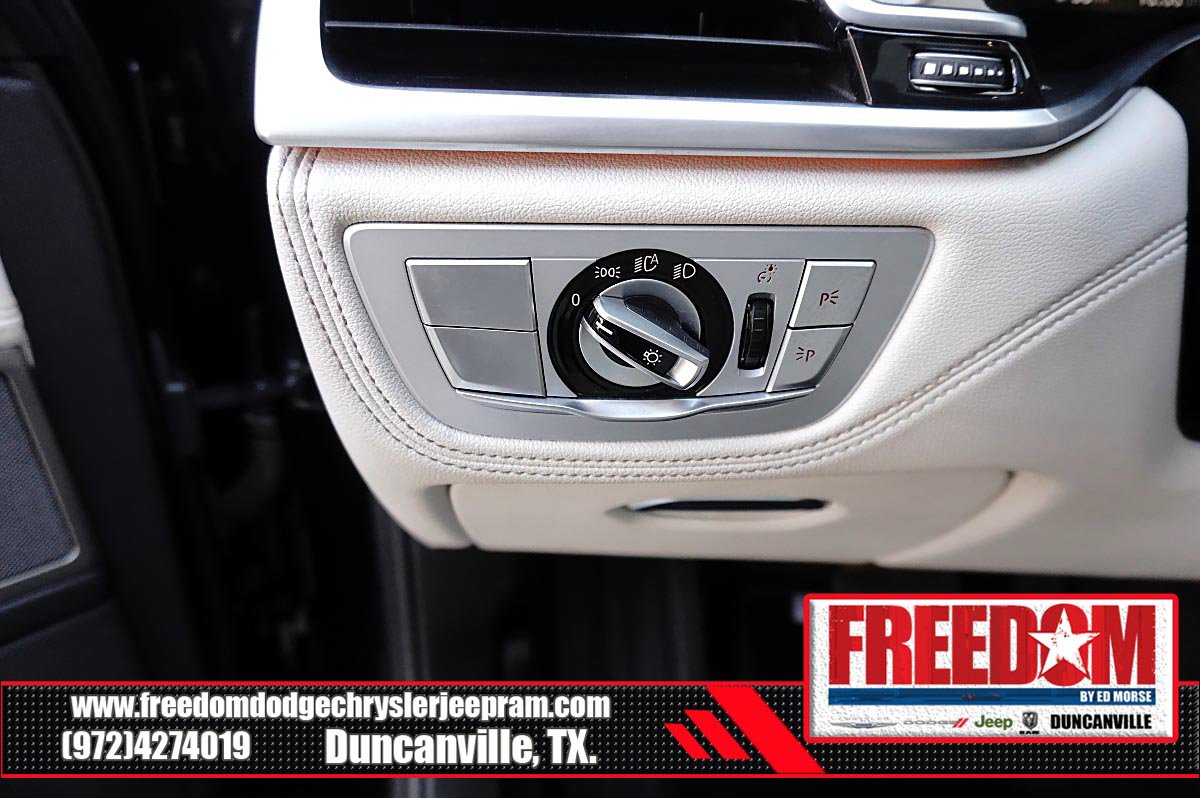 Used 2021 BMW 740i w/ Premium Package RWD image 28
