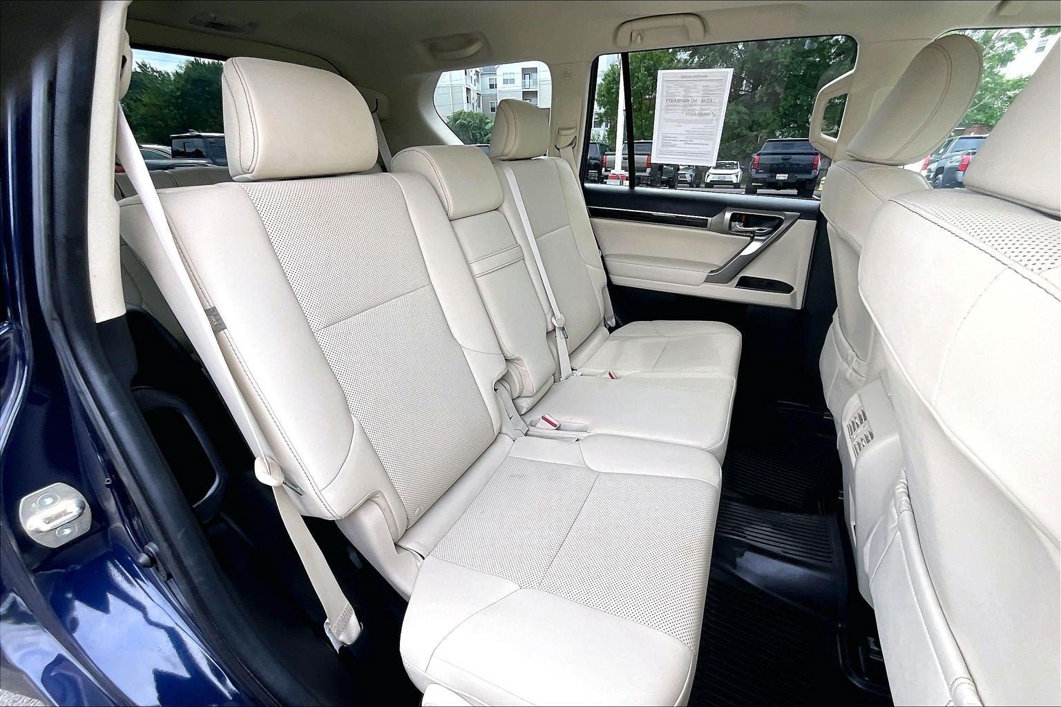 Used 2022 Lexus GX 460 w/ Accessory Package AWD/4WD image 25