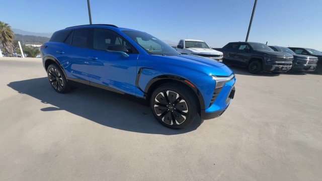 Used 2025 Chevrolet Blazer EV RS AWD/4WD image 2